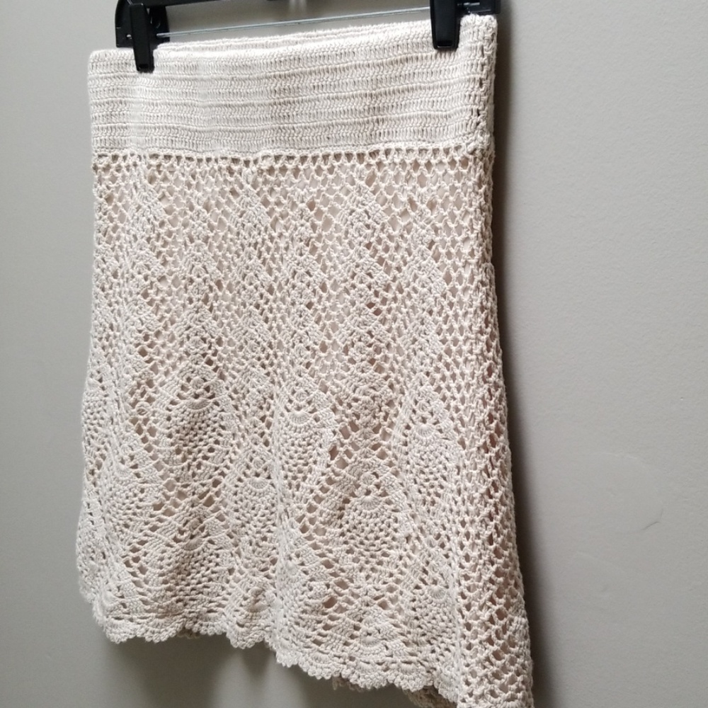 Boston Proper cream crocheted short skirt. Size S
